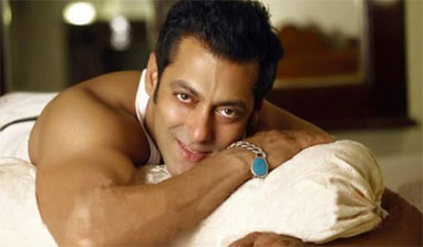 Salman apologises to celeb gate-crashers